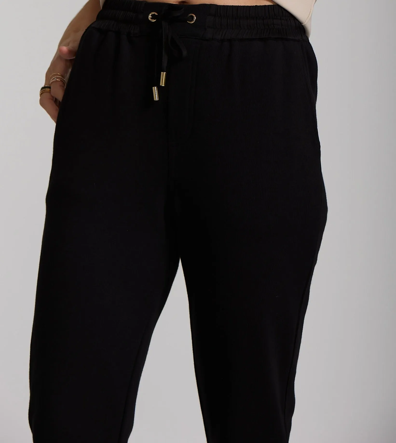 Larisa Pant - Black