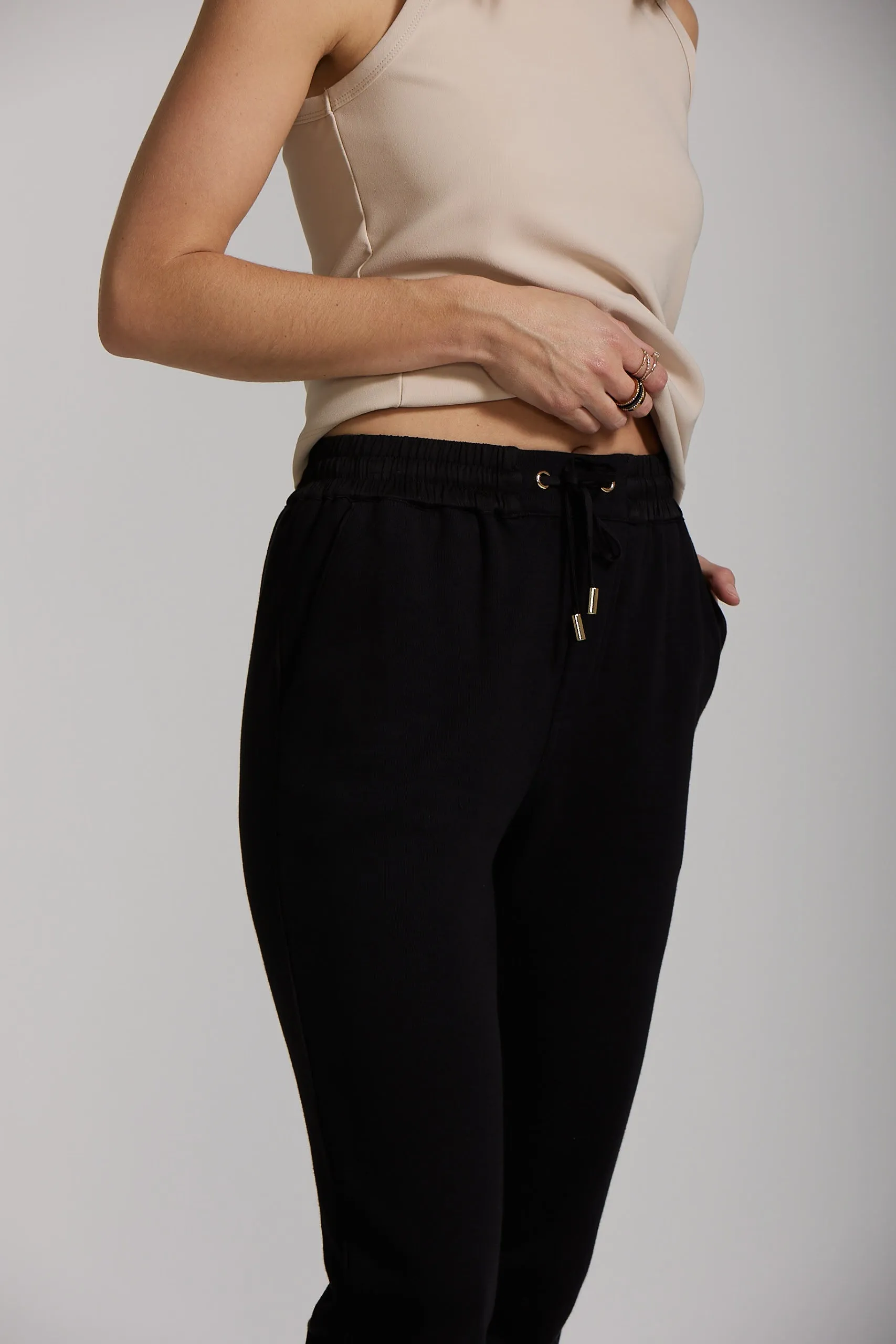 Larisa Pant - Black