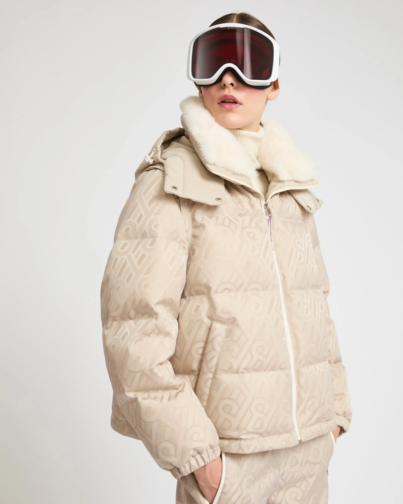 Short ski down jacket with mink trim