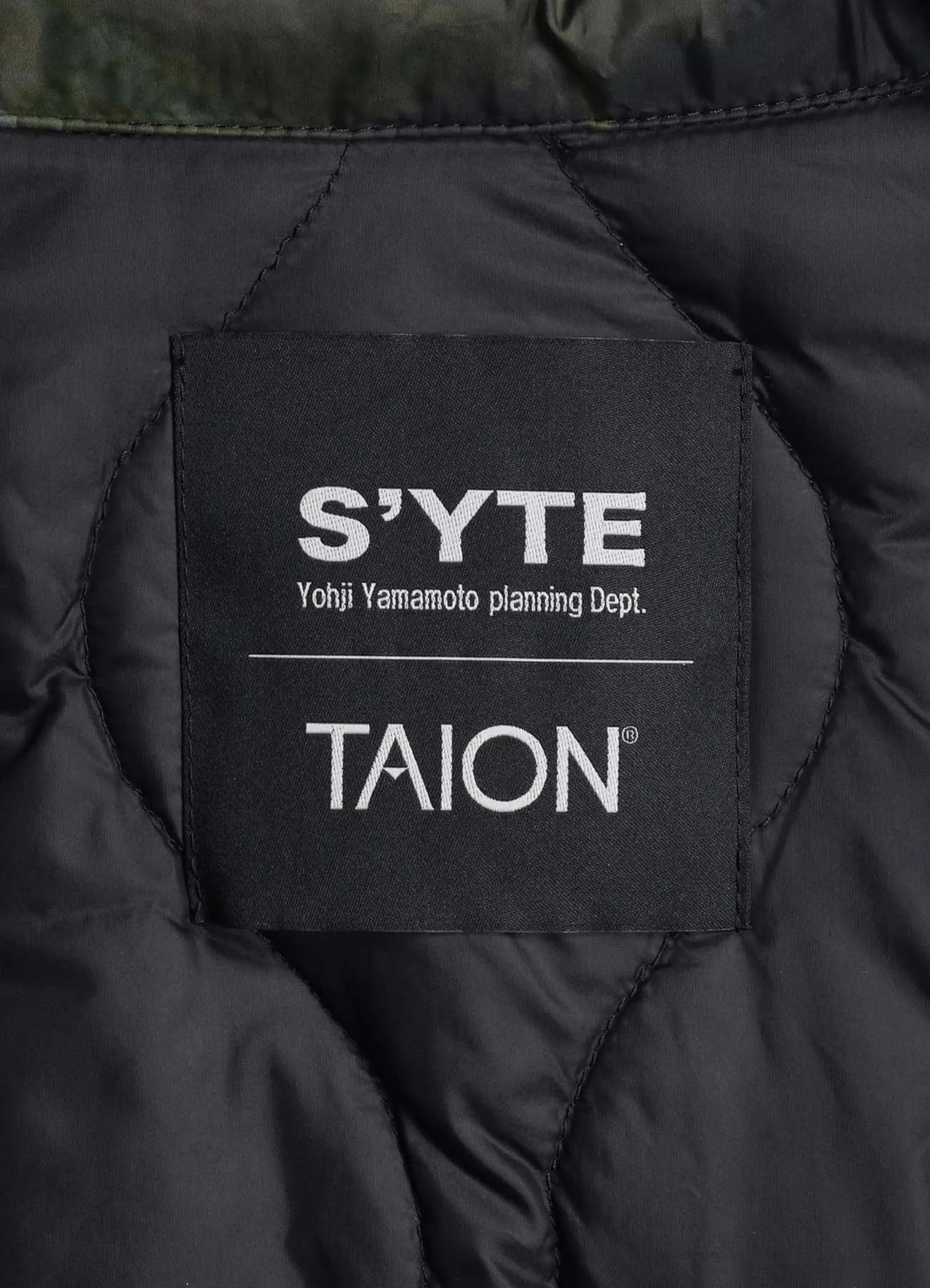 【S'YTE X TAION】DAHLIA CAMOUFLAGE QUILTED DOWN CHINA JACKET