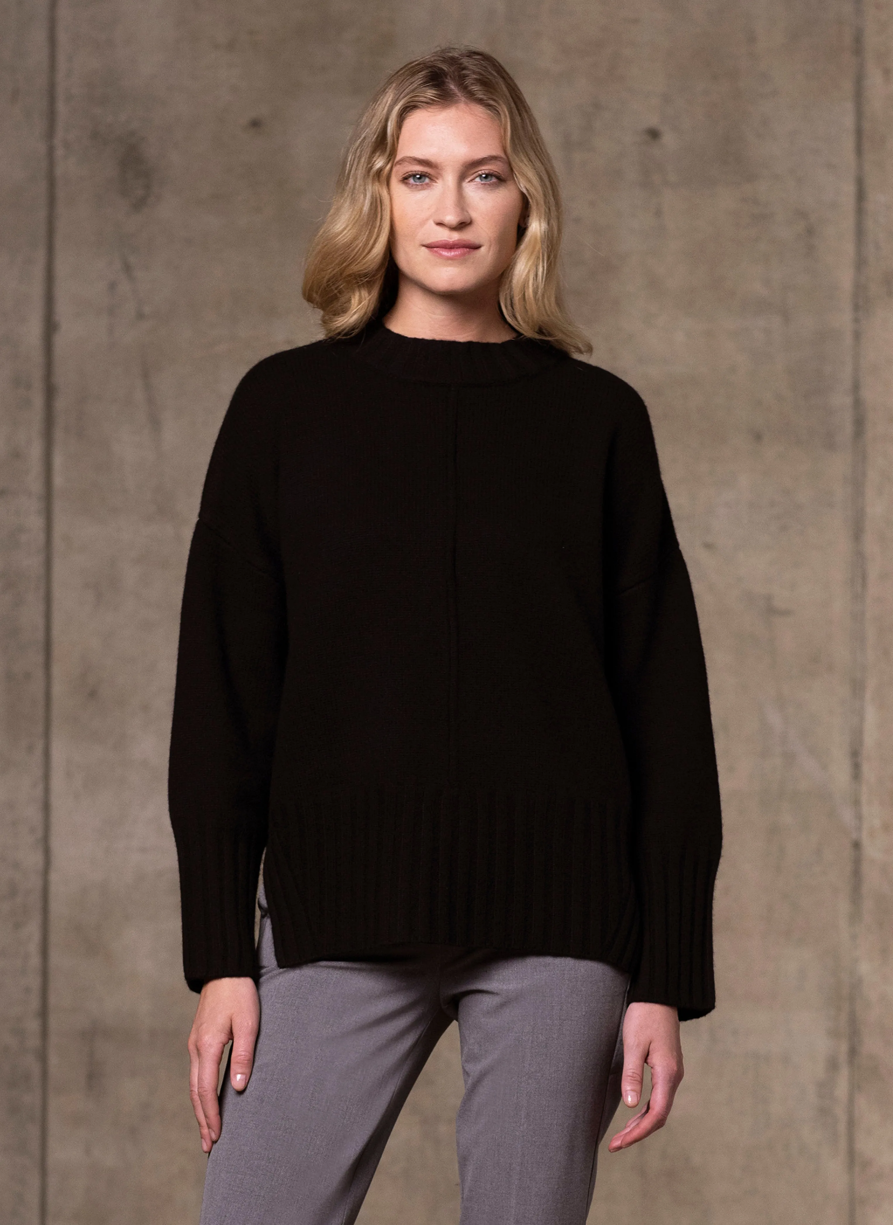 Women's Alessandra Mock Neck Knitted Cashmere Sweater in Black